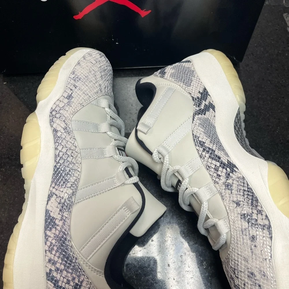 The Air Jordan 11 Low LE “Snakeskin” sz 11.5